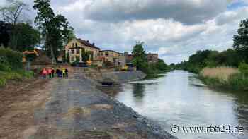 Erster Spatenstich für Hochwasser-Schutzwand in Guben gesetzt - rbb24