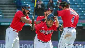 Cleveland rallies to defeat Blue Jays and split doubleheader