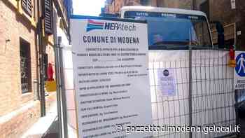 Centro di Modena, via dei Servi bloccata dal cantiere Negozianti infuriati: «Così non si lavora» - La Gazzetta di Modena