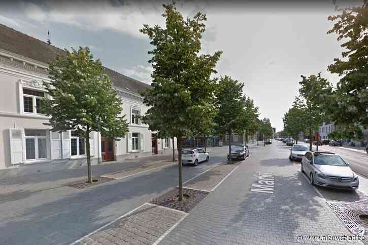 Vijf parkeerplaatsen Markt onbereikbaar door natuursteenherstel