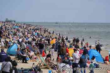 In pictures: Beachgoers soak up the sunshine - St Helens Star