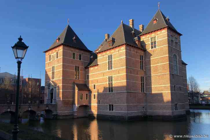 Man steelt sleutels uit jas en neemt auto mee