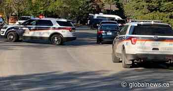 Saskatoon police, crisis negotiator team at scene of high-risk warrant on Kingsmere Blvd - Global News
