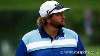 Justin Thomas writes a check to mini-tour golfer Michael Visacki to help him with career