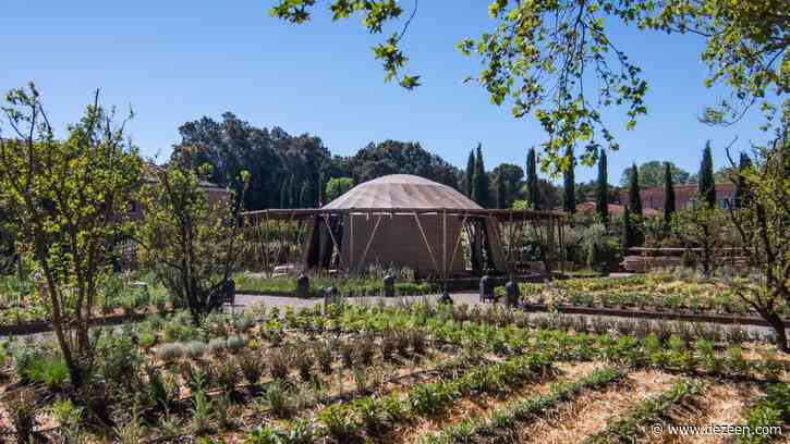 Bamboo-framed Majlis installed at Venice Architecture Biennale as model of nomadic architecture