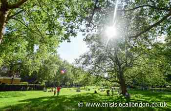 Crowds of Londoners enjoy scorching Bank Holiday Monday