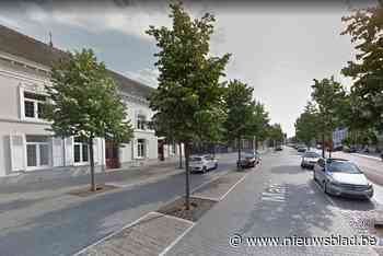 Vijf parkeerplaatsen Markt onbereikbaar door natuursteenhers... (Mol) - Het Nieuwsblad