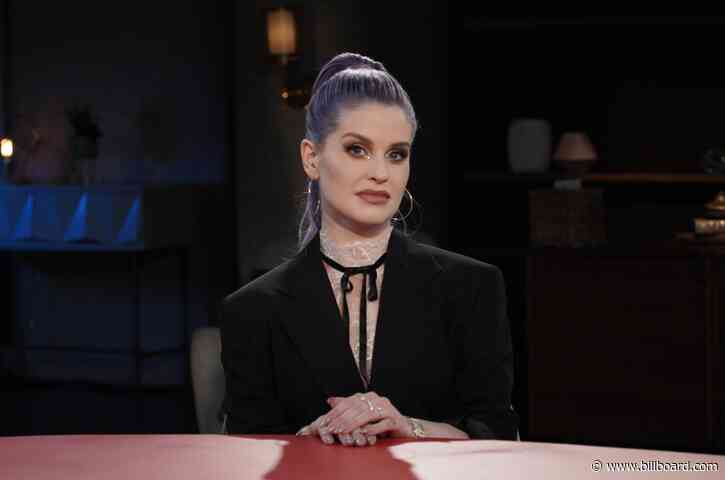 Watch Kelly Osbourne Talk Drug & Alcohol Addiction, 2021 Relapse on ‘Red Table Talk’
