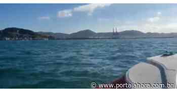 Em Imbituba, pescador fica gravemente ferido ao prender braço no guincho que puxava a rede para o barco, e é resgatado pelos bombeiros - Portal AHora