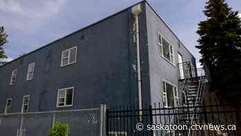 'I'm scared to be homeless': Residents upset after receiving notices to vacate Saskatoon building 'infested with cockroaches'