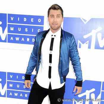 Lance Bass to become a dad to twins