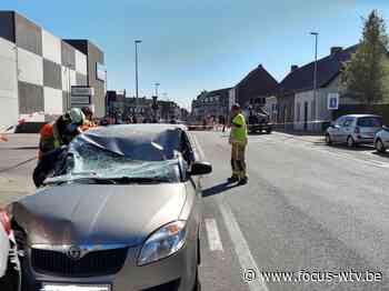 Balk belandt op wagen in Lichtervelde - Focus en WTV