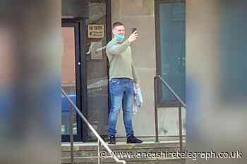 Thug takes selfie after avoiding jail for punching pregnant woman