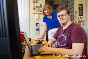 Voor het eerst vast contract voor iemand met syndroom van Down: “We kunnen Frederik niet meer missen”