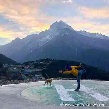 Mike Posner reaches the top of Mount Everest