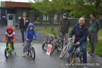 Bibliotheek voor kinderfietsen met jaar vertraging gelanceer... (Laarne) - Het Nieuwsblad