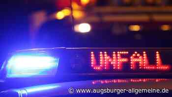 Motorrad kracht frontal in ein Auto: 19-Jähriger nach Unfall bei Asch schwer verletzt