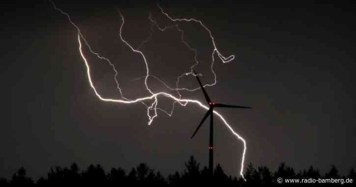Warme Temperaturen und teils kräftige Gewitter in Bayern