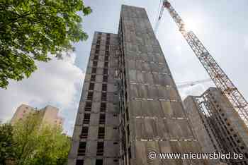 Eerste van drie iconische woontorens Kielpark gaat tegen de vlakte