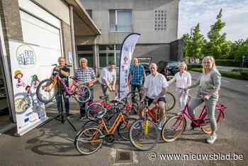 Fietsbieb leent fietsen aan kinderen uit