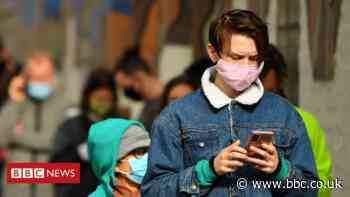 Covid: The Australian millennials desperate for vaccines