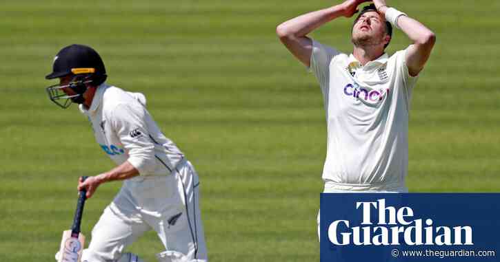Ollie Robinson tries to block out the noise and get on with England job | Andy Bull