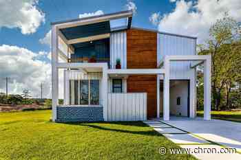 Hollywood meets Houston in this hybrid 'barndominium' on the market for $299K - Chron