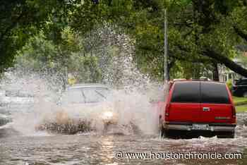 Deluge drags on, flooding streets and highways across Houston - Houston Chronicle