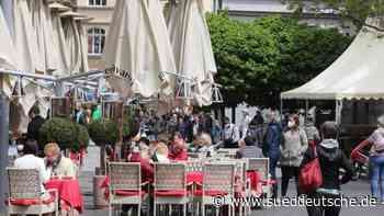 Umsatz in Gastronomie und Beherbergungsgewerbe eingebrochen - Süddeutsche Zeitung