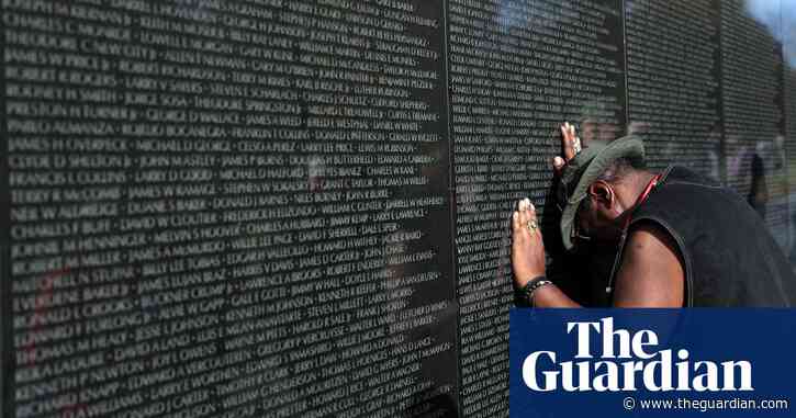 Hand-painted hearts or Captain Tom in bronze? Memorialising the fallen of Covid-19