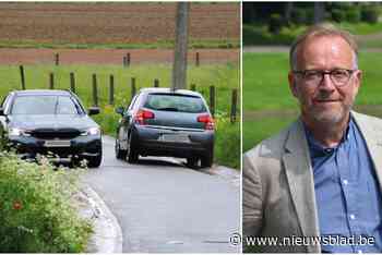 Smalle straat krijgt elke dag ruim 1.500 voertuigen te verwerken sinds start werken: “We kunnen het sluipverkeer niet wegtoveren, maar wel beboeten”