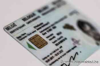 Lanakenaar toont geslachtsdeel wanneer agenten identiteitskaart vragen: “Hier is mijne pas!”