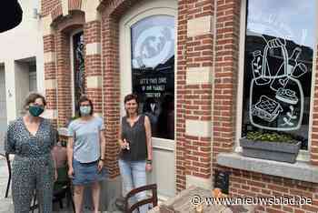 Kunstenaar maakt raamtekening om Too Good To Go in de kijker te zetten