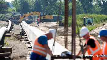 Neue Gasleitung nördlich von Riesa durch die Elbe verlegt - RTL Online