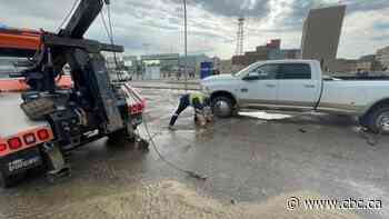 'I started screaming and crying': Woman recounts hitting sinkhole on Pacific Avenue in Saskatoon