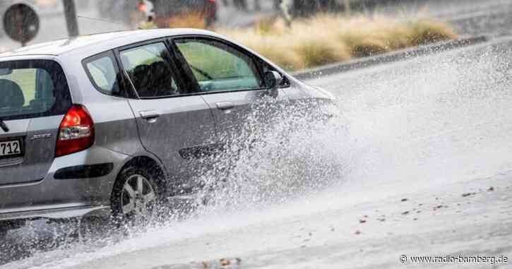 Gewitterregen überschwemmt Keller und Straßen