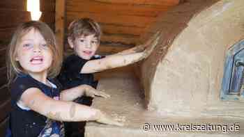 Kinder bauen mit am Lehmbackofen für Linderner Kita „Lindenblüte“ - kreiszeitung.de