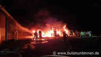 Feuerwehr löscht brennende Landmaschinen in Lilienthal - buten un binnen