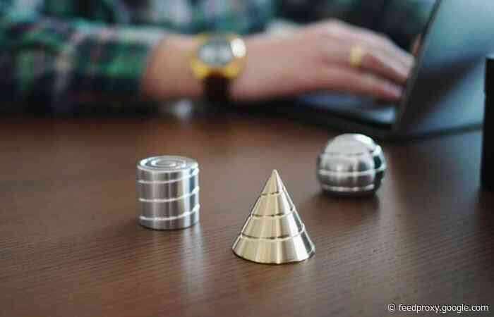 Mezmoglobe Nano optical illusion kinetic desk toy