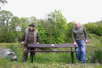 Elsterberger stellt Wanderern Bänke zur Rast auf - Freie Presse