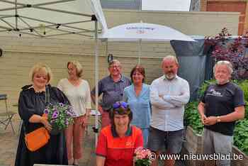 Buurt wuift postbode Lindsay uit: “Ze was hier graag gezien” - Het Nieuwsblad