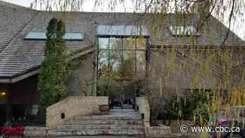 Saskatoon-area rental mansion amassed total of 12 tickets for alleged pandemic breaches - CBC.ca