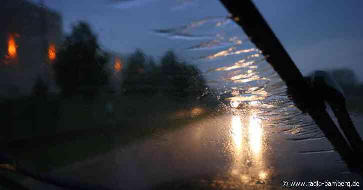 Vier Verletzte bei Unfällen nach Starkregen in Oberfranken