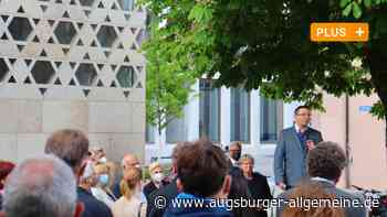 250 Menschen halten Mahnwache nach Anschlag auf Synagoge
