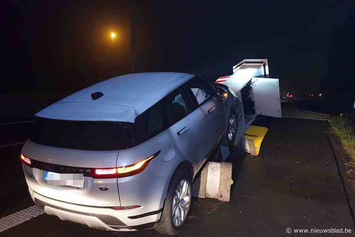 Auto ramt flitspaal op de E313