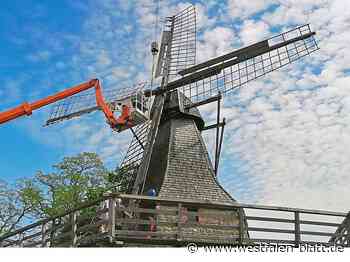 Kniffelig: Experten bauen mit Kran neue Welle aus Stahl in das Bauwerk ein: Die Mühle Levern hat ihre Flügel wieder - Westfalen-Blatt
