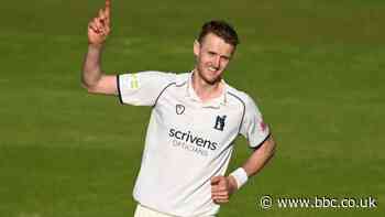 County Championship: Oliver Hannon-Dalby helps Bears beat Derbyshire inside three days