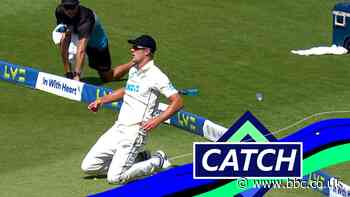 England v New Zealand: Ollie Robinson caught by Kyle Jamieson
