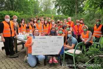 Leerkrachten De Basis te voet van Duffel naar Schoten: “Voor staprobot van Mira” - Het Nieuwsblad