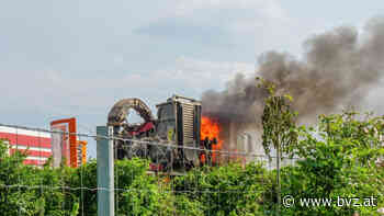 Bezirk Neunkirchen - Lkw stand auf der A2 in Flammen - BVZ.at